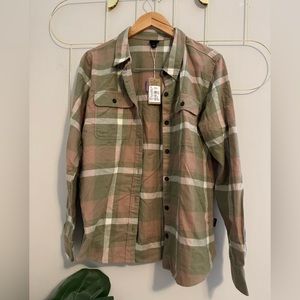 Patagonia Women’s Button up size Large